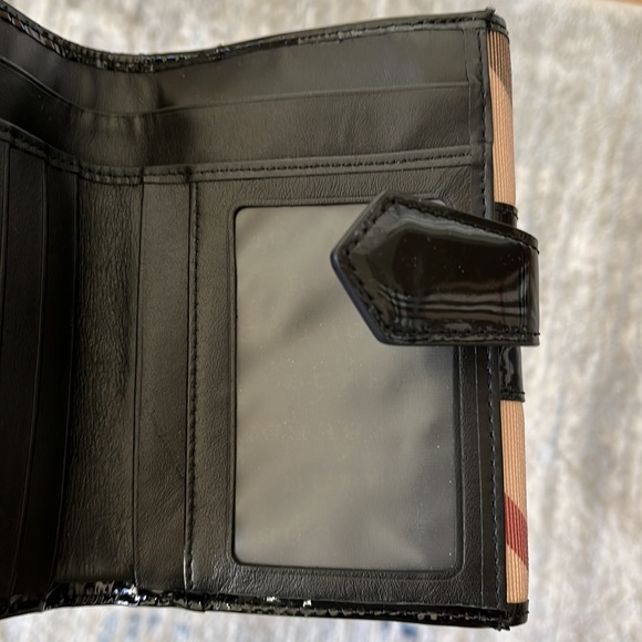 Burberry Wallet (new) - Picture 7 of 9